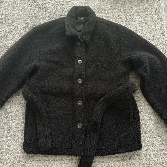 Uniqlo U Sherpa jacket with belt - Picture 2 of 14